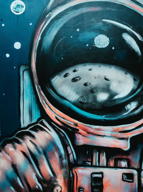 Astronaut drawing wallpaper for mobiles and tablets