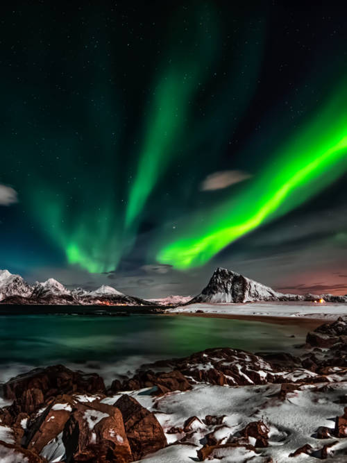 Aurora borealis wallpaper for mobiles and tablets