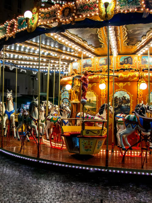 Carousel wallpaper for mobiles and tablets