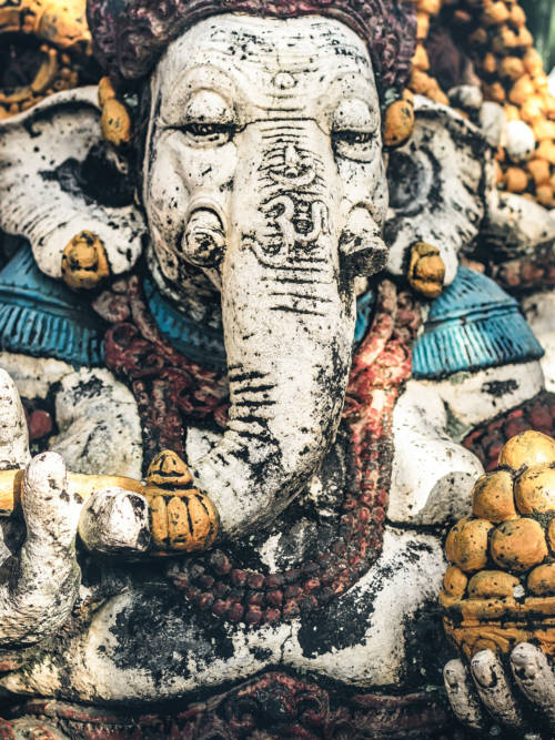 Ganesha statue wallpaper for mobiles and tablets