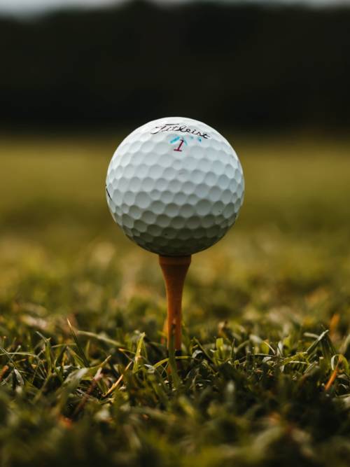 Golf ball wallpaper for mobiles and tablets