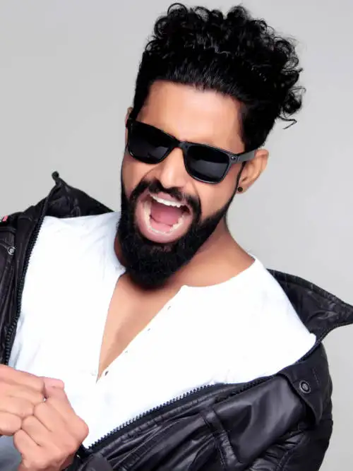 Man with sunglasses wallpaper