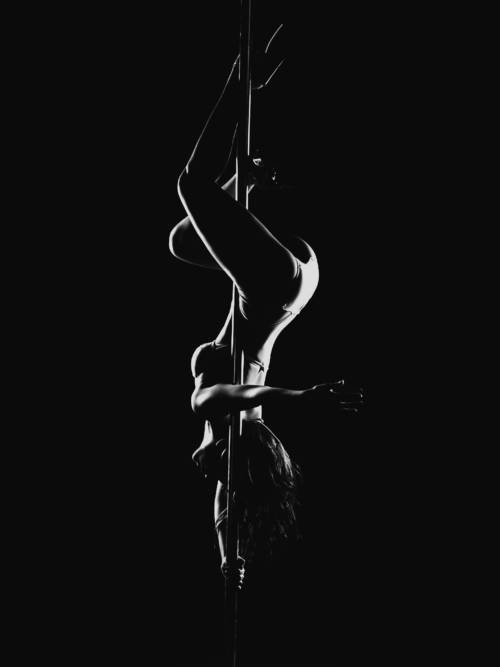 Pole dance silhouette wallpaper for mobiles and tablets