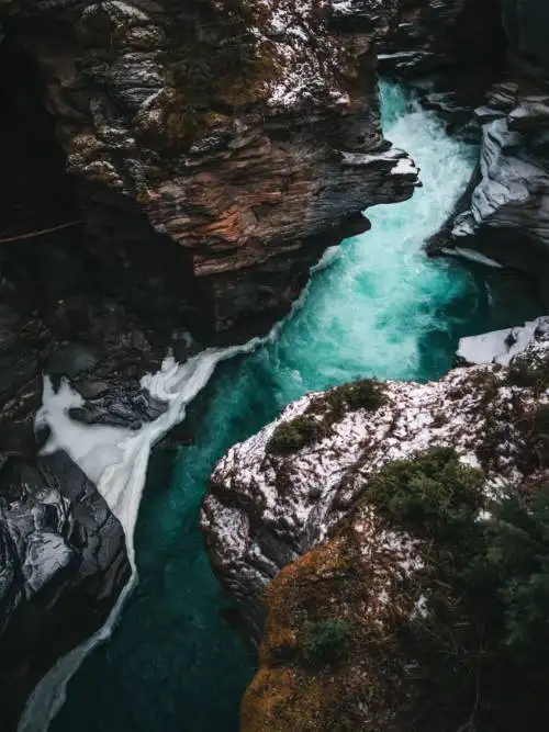 River between cliffs wallpaper