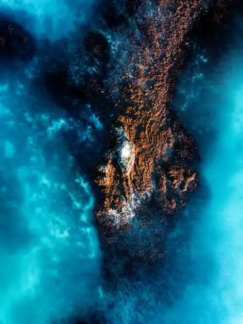 Rocks in the sea wallpaper