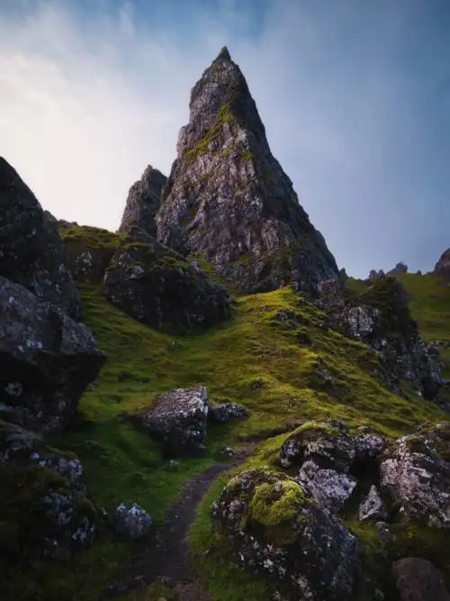 Rocky mountain on the Storr wallpaper