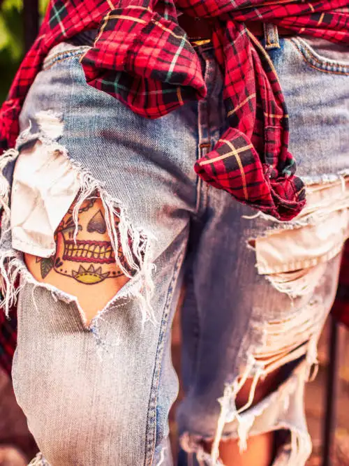 Skull under jeans wallpaper