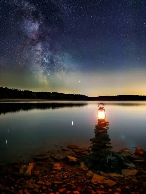 Starry night on the lake wallpaper