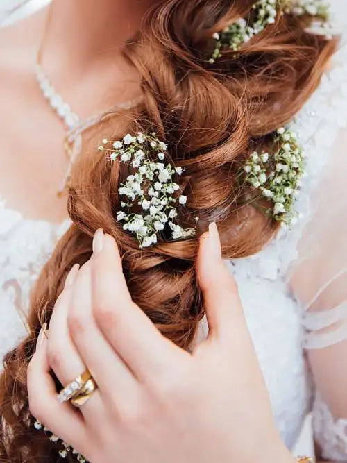 The bride’s hair wallpaper