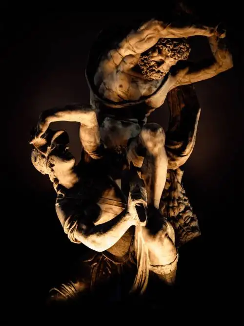 The fight statue wallpaper