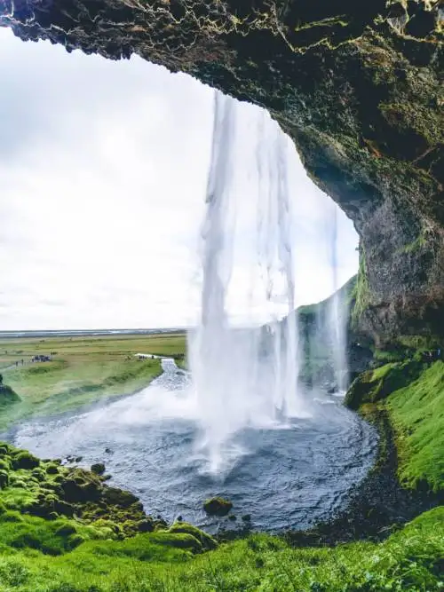 Waterfall in Iceland wallpaper