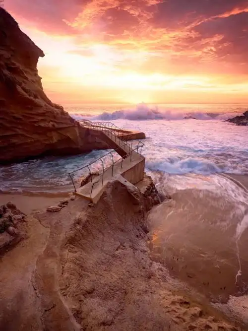 Waves crashing during sunset wallpaper