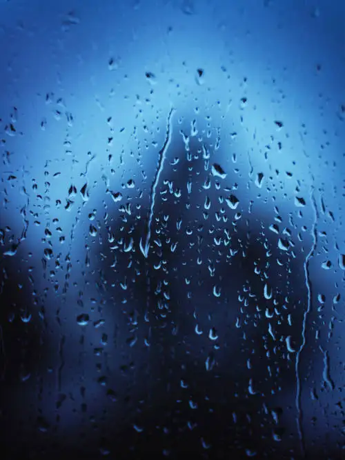 Pingos de chuva no vidro