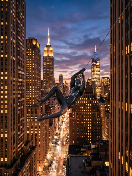 Spider-Man balanceándose por la ciudad de Nueva York